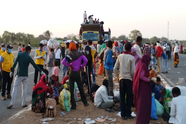 5-lakhs-of-daily-workers-returned-on-their-home-land-in-bundelkhand-due-to-lock-down