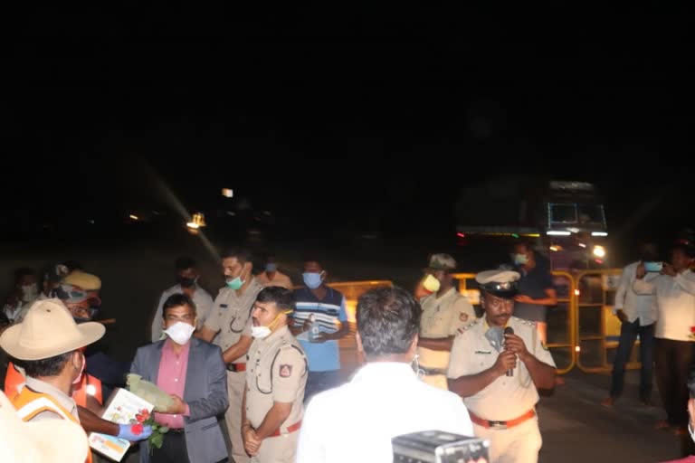 police giving  flower boque to truck drivers