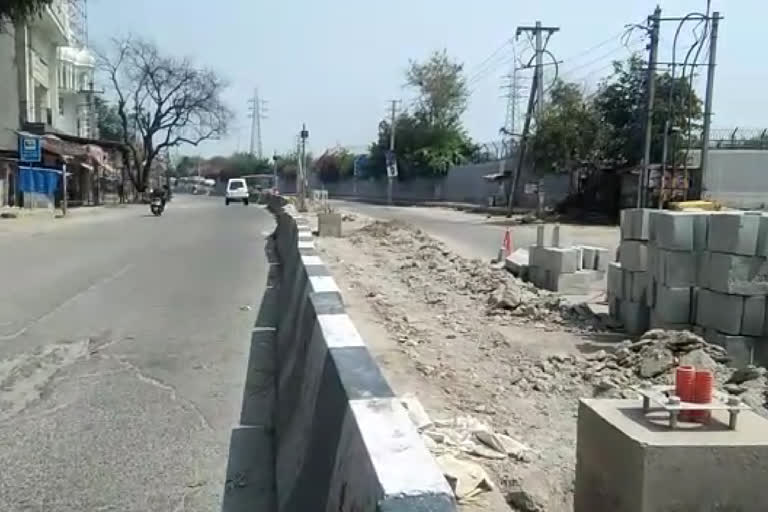 Work has been started on installation of light poles on main road from  Delhi Gate to Dwarka Mor.