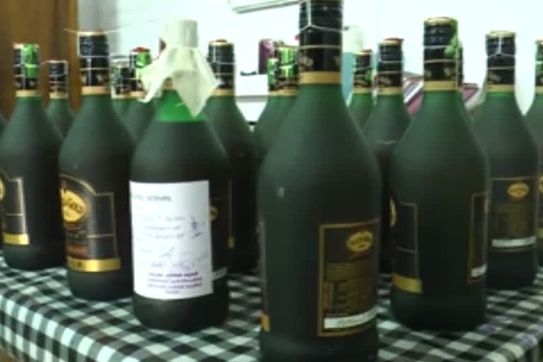 Mahe liquor Two Arrest Kozhikode Nadapuram  Mahe Iiquor  arrest  മാഹിയില്‍ നിന്നു മദ്യക്കടത്ത്; രണ്ടു പേര്‍ എക്സൈസ് പിടിയിൽ