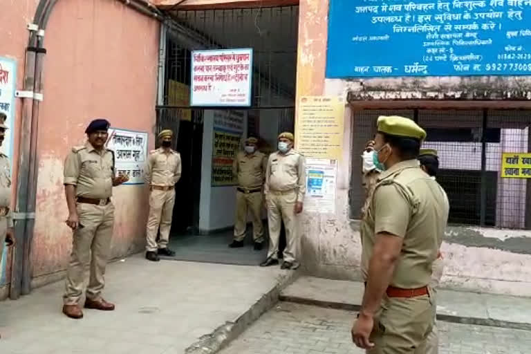 police-force-deployed-in-bijnor-after-misbehave-of-jamatis-in-quarantine-ward-with-nursing-staff