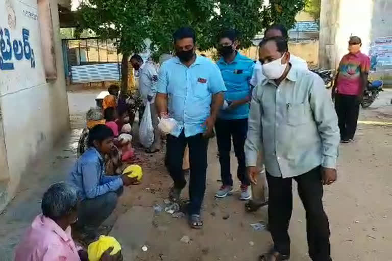 Donors Starving food to beggars