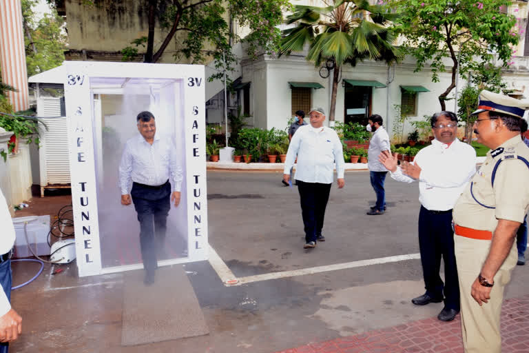 Telangana DGP office  V safe tunnel  COVID-19  Mahender Reddy  Hyderabad police  എസ്3വി സേഫ് ടണൽ തെലങ്കാന  എസ്3വി വാസ്‌കുലാർ ടെക്‌നോളജീസ്  അണുനാശിനി ടണൽ  കൊവിഡ് ടണൽ  കൊറോണ ടണൽ  ഹൈദരാബാദ് അണുനാശിനി ടണൽ