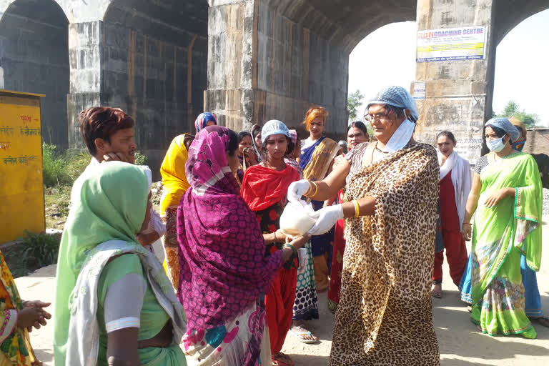 transgender society distributed ration in koilwar area of bhojpur