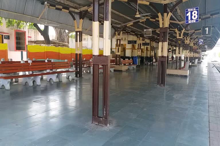 no-one-is-present-in-railway-station-in-ashoknagar