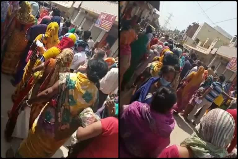 violation of social distancing on ration depot in faridabad