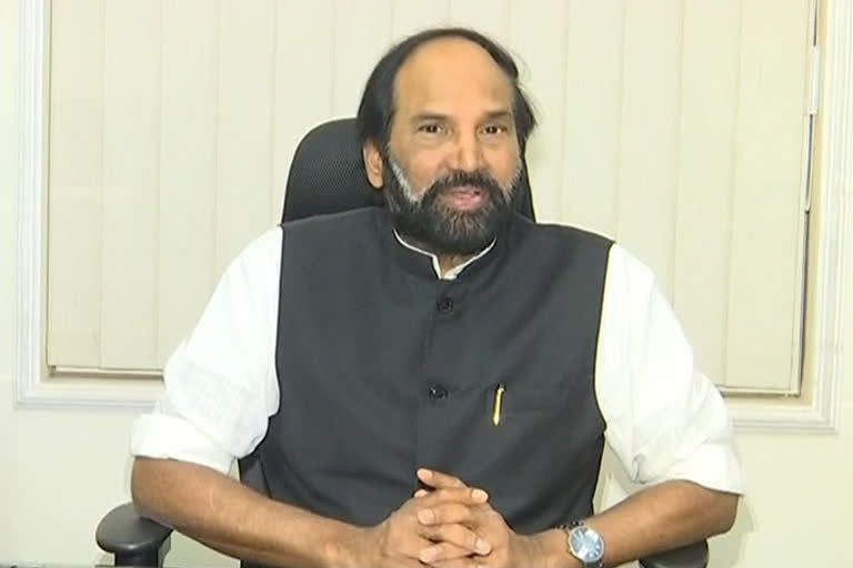 Uttam Kumar Reddy discusses with Congress leaders