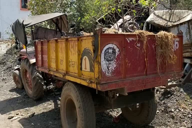 Ramgarh and Rajrappa police seize two tractors carrying illegal coal by joint action