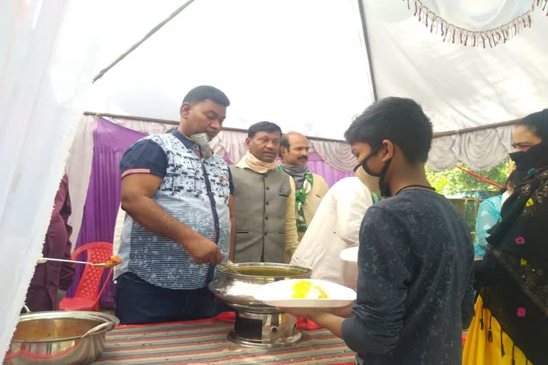 Food distributed at RIMS Hospital Ranchi