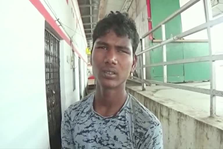 আটক ম'বাইল চোৰ