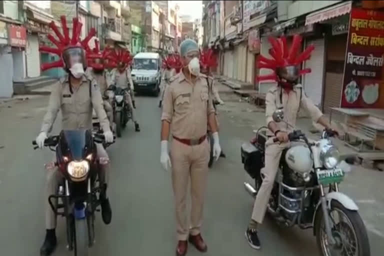 Gwalior police took out rally wearing corona mask