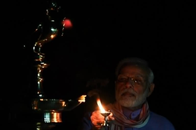 PM MODI LIT DIYA