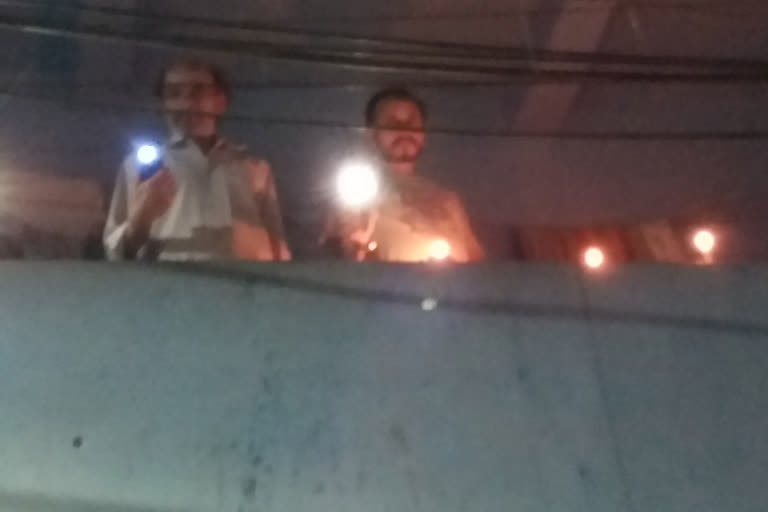 people of bhopal lighths lamp on the appeal of pm modi