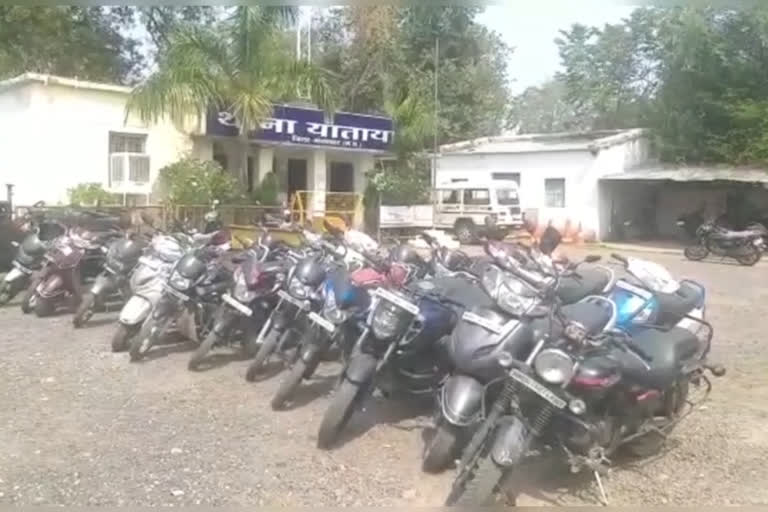 Balaghat police seized 2 dozen vehicles