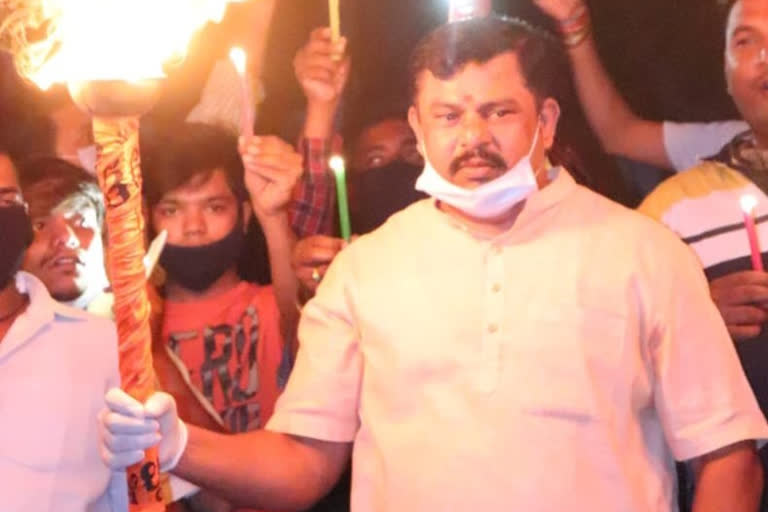 Telangana BJP MLA holds 'fire torch' protest, chants 'Chinese virus go back'