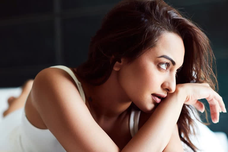 Sonakshi thanks 19 mn Insta fam, reveals what she will do once COVID-19 threat is over