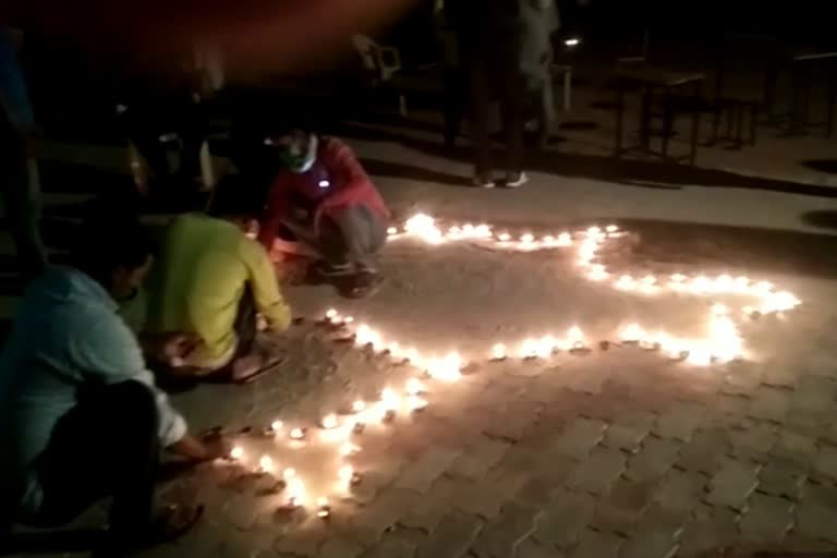 Diya lit in shelter home, कोरोना के खिलाफ दीया