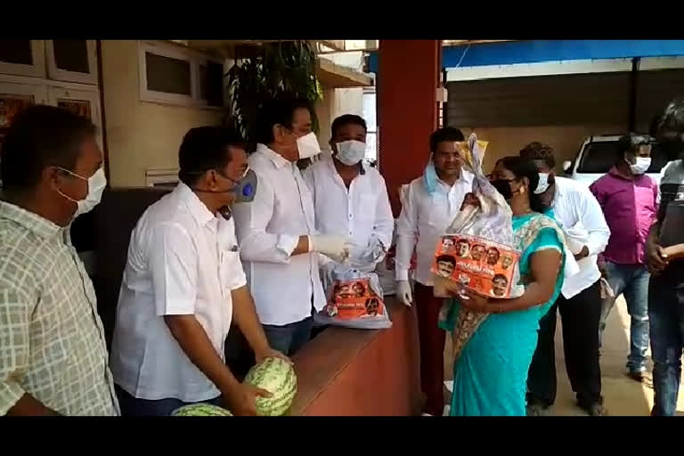 Distribution of Food Grain Kit by Congress