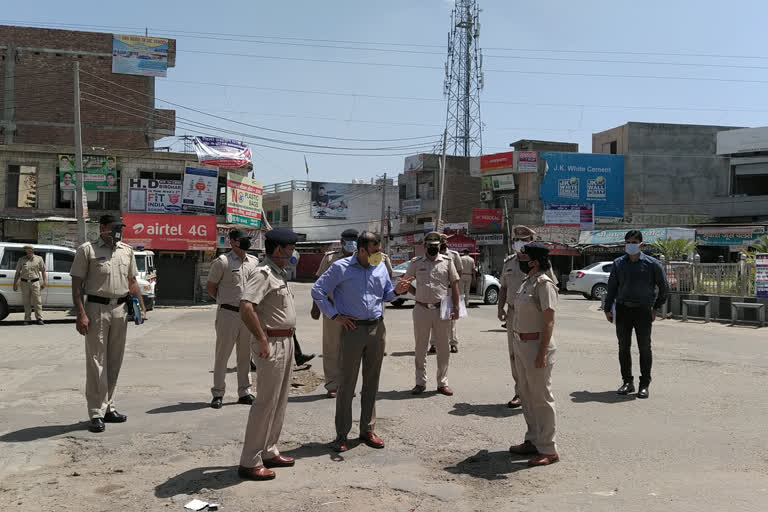 police strict for lockdown in Charkhi Dadri of haryana