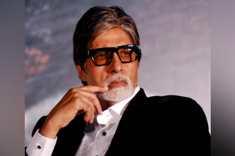 social media users troll Amitabh for sharing fake satellite pic