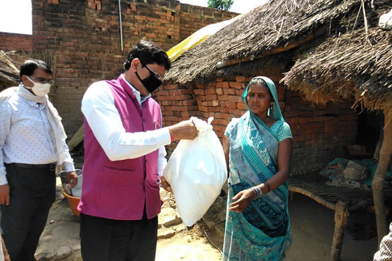 congress distributes food items