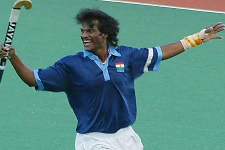 Dhanraj pillay Donates