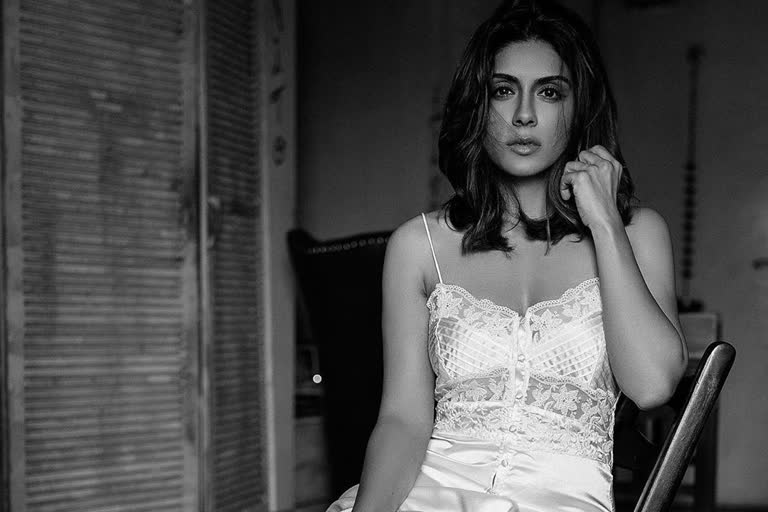 After Shaza, Karim Morani's other daughter, Zoa Morani too tests COVID-19 positive