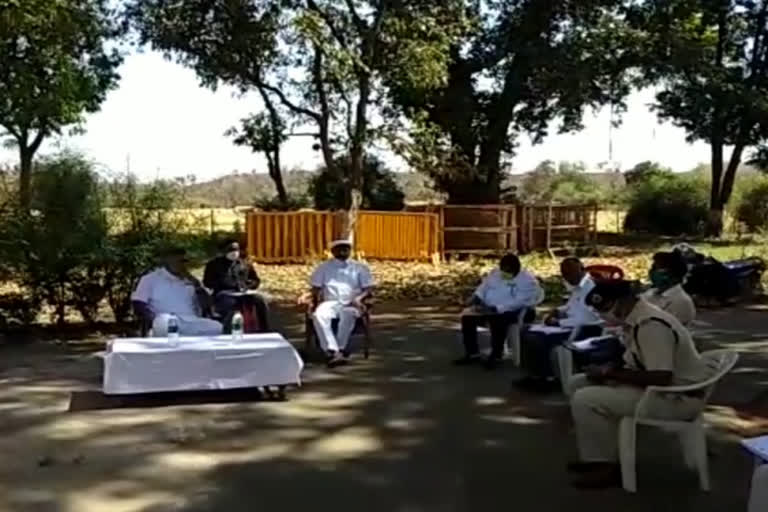 Union Minister Prahlad Patel took officers meeting in Chhatrapur