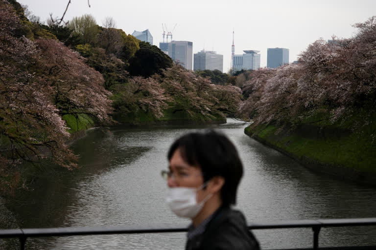 japan emergency  abe declares emergency  japan emergency coronavirus  japan one month emergency  ജപ്പാനില്‍ അടിയന്തരവാസ്ഥ പ്രഖ്യാപിച്ചു  ഷിന്‍സോ ആബെ