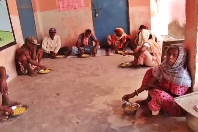 Villagers getting food through Didi Kitchen in kanke ranchi