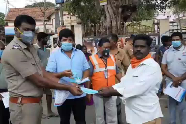 red ctoss distributed the mask to police in chengam