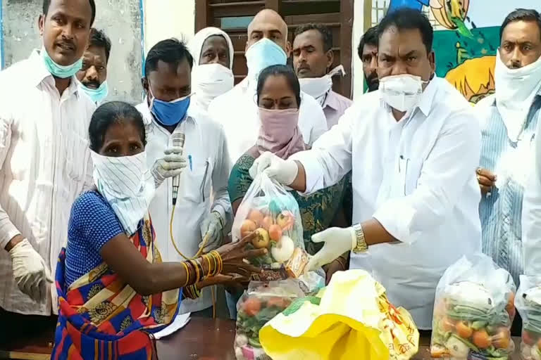 mla sunke ravi shankar  distributed food items at deshraj palli village karimnagar district