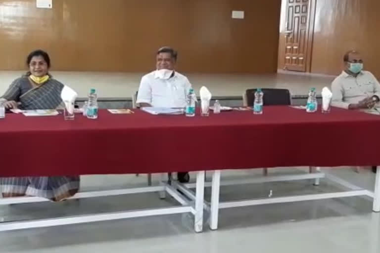 emergency meeting held by minister jagadish shettar