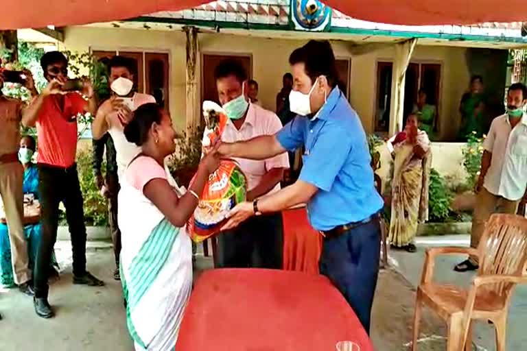 president of assam state bjp ranjit das donated food to needy people at sarbhog