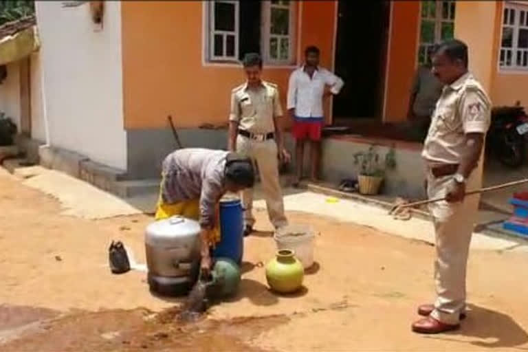 ಮದ್ಯ ಸಿಗದಕ್ಕೆ ಕಳ್ಳ ಭಟ್ಟಿ ಮೊರೆ ಹೋದ ಚಿಕ್ಕಮಗಳೂರು ಜನ