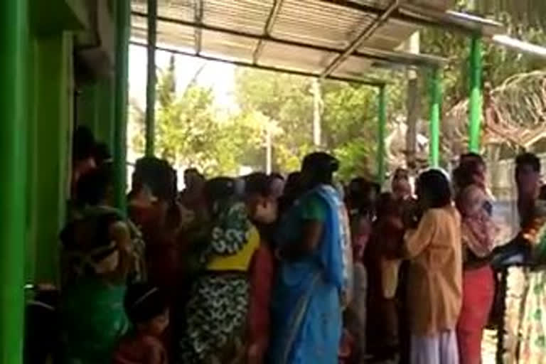 bank gathering in the second day of lockdown in durgapur, west burdwan