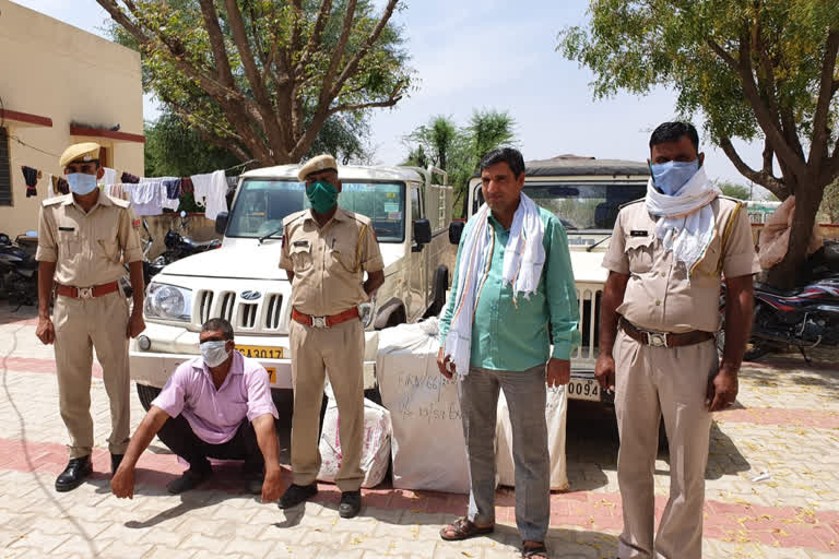 One arrested with liquor, पंजाब निर्मित अंग्रेजी शराब बरामद