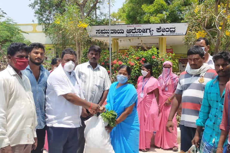 Free Vegetable Distribution in Gangavathi