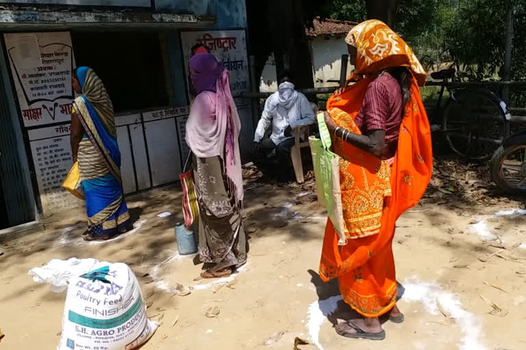 SDM and Food Officer took action and sealed the ration shop In Surajpur