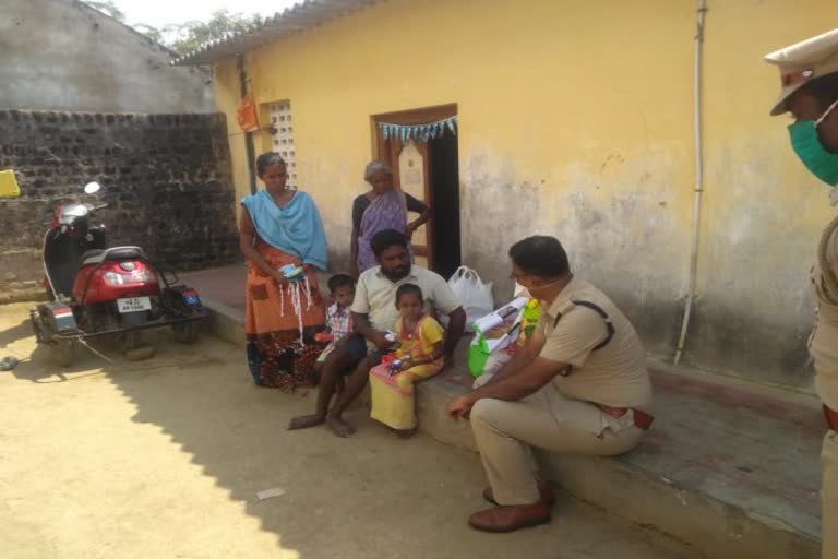 villupuram SP jeyakumar helped diabled person who requesed in whatsapp group