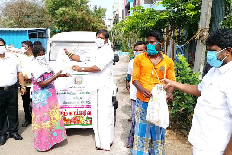 பெரம்பலூரில் தோட்டக்கலைத்துறை சார்பில் நடமாடும் காய்கறி வண்டி தொடக்கம்!