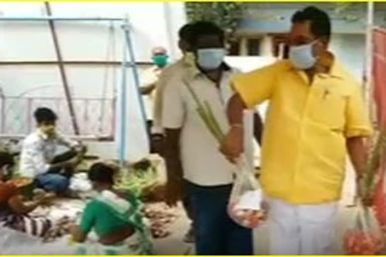 vegetables distribute by tdp leader narasimha yadav chittore