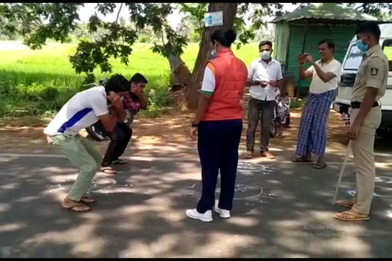 police give punishment on road in mandya