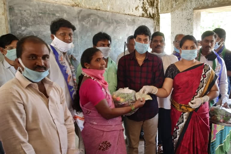 vegetables distributed in maaredimilly in east godavari