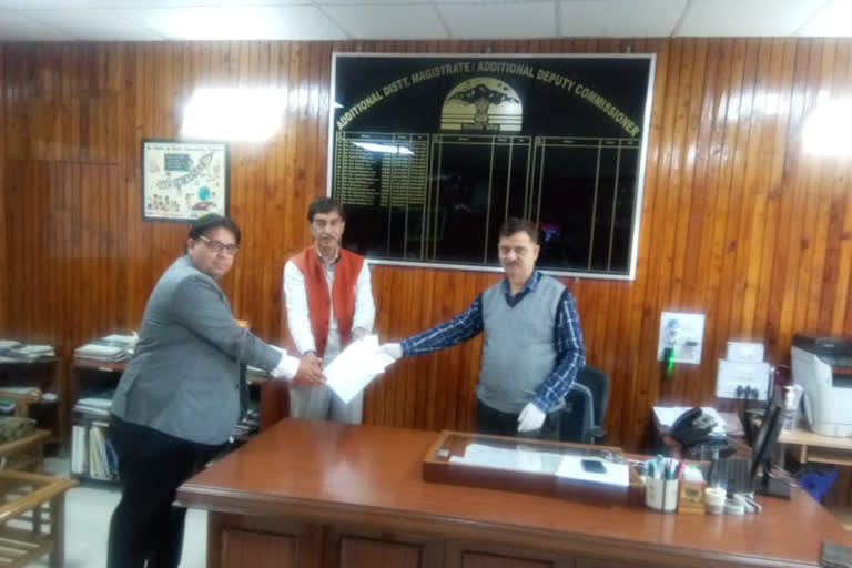 Career Point University Hamirpur gave 2 lakh rupees in CM Relief Fund, करियर प्वाइंट विश्वविद्यालय हमीरपुर ने सीएम रिलीफ फंड में दिए 2 लाख रूपये