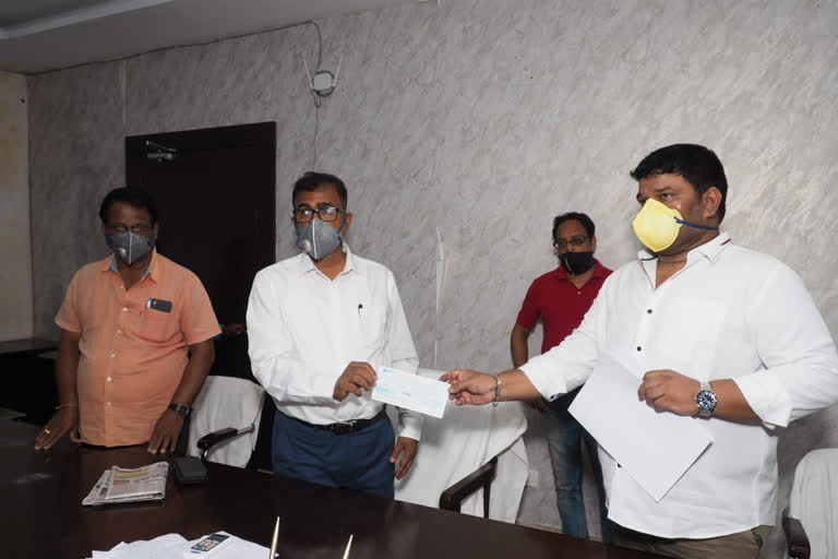 odisha cricket association, OCA donates rupees 1 crore, cm relief fund, sanjaya behera,  ଓସିଏ, ମୁଖ୍ୟମନ୍ତ୍ରୀ ରିଲିଫ ପାଣ୍ଠିକୁ 1 କୋଟି ଦାନ, କୋରୋନା ପାଇଁ ଓସିଏର ସହାୟତା, କଟକ ଖବର, cuttack news