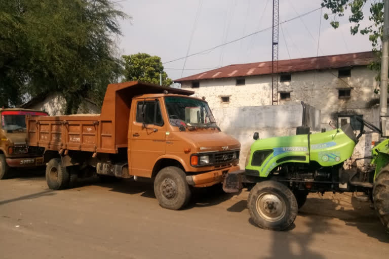 Four vehicles seized while transporting sand illegally.