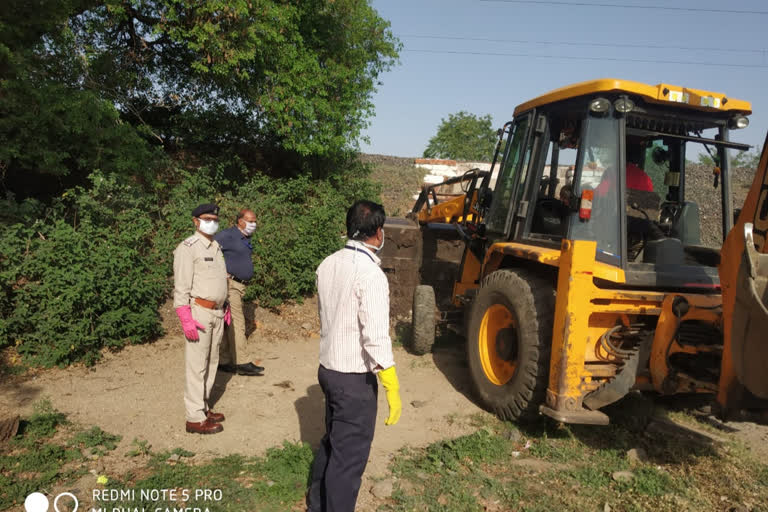 roads-closed-by-putting-a-muram-in-mandsaur