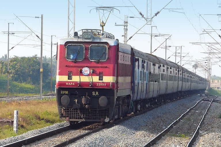 South Central Railways converts coaches to isolation wards for COVID-19 patients  South Central Railways  covid 19  covid'  corona  secundarabad depo  The South Central Railway (SCR)  ഹൈദരാബാദ്  സെക്കന്ദരാബാദ് ഡിപ്പോ  പാസഞ്ചർ കോച്ച്