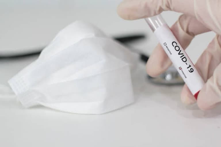 MP: 32-yr-old man dies hours after submitting samples for COVID-19 test  covid MP  corona MP  32 year old man died  bhopal  മധ്യപ്രദേശ് കൊവിഡ്  കൊറോണ  കൊവിഡ് 19  ഭോപ്പാൽ  ചീഫ് മെഡിക്കൽ ആന്‍റ് ഹെൽത്ത് ഓഫീസർ ഡോ. എ. ആർ കരോറിയ  ഷിയോപൂർ ജില്ല  ശ്വാസതടസം, പനി, ചുമ, ജലദോഷം